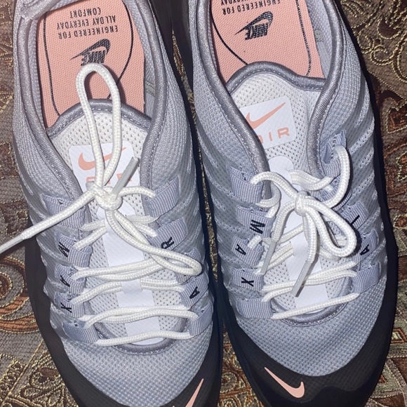 Nike shoes female - Picture 2 of 7